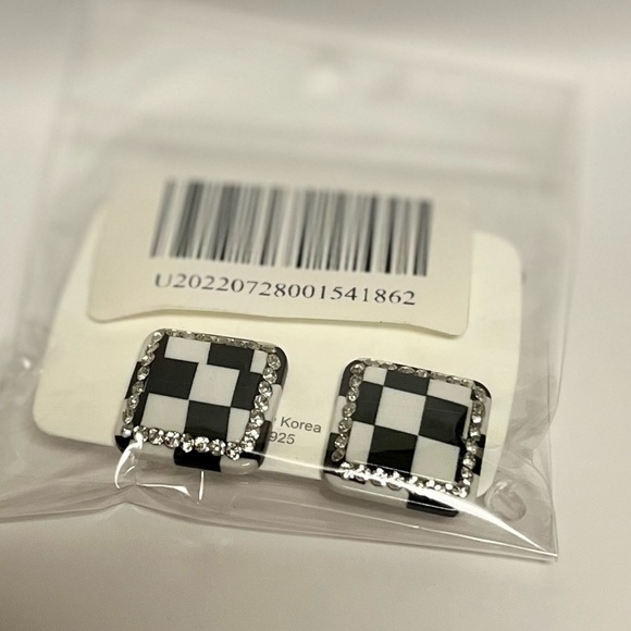 Checkered Rhinestone Stud Elegant and Sparkling Earrings - Picture 7 of 7